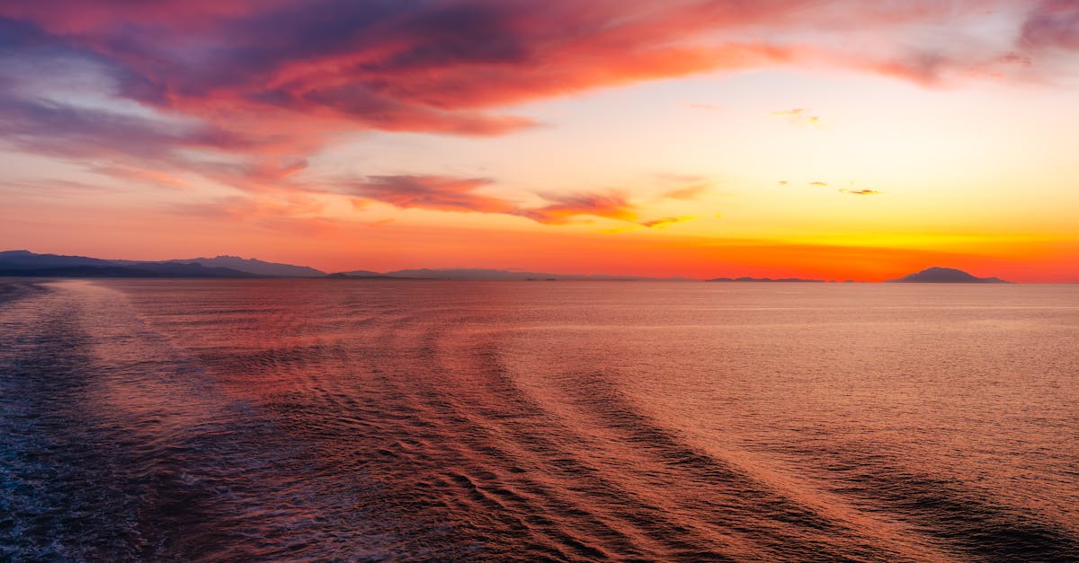 Gorgeous sunset view over the ocean near Vancouver with vibrant colors.