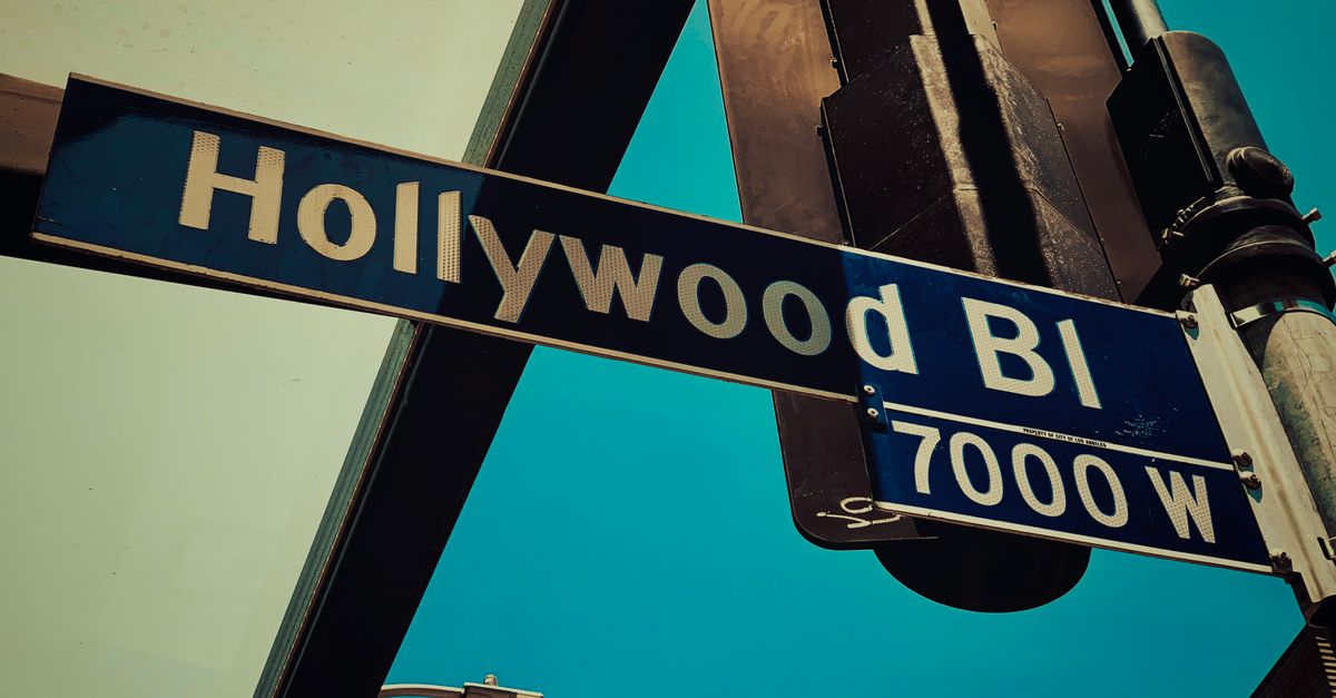 Street sign for Hollywood Boulevard in sunny Los Angeles, highlighting the iconic location.